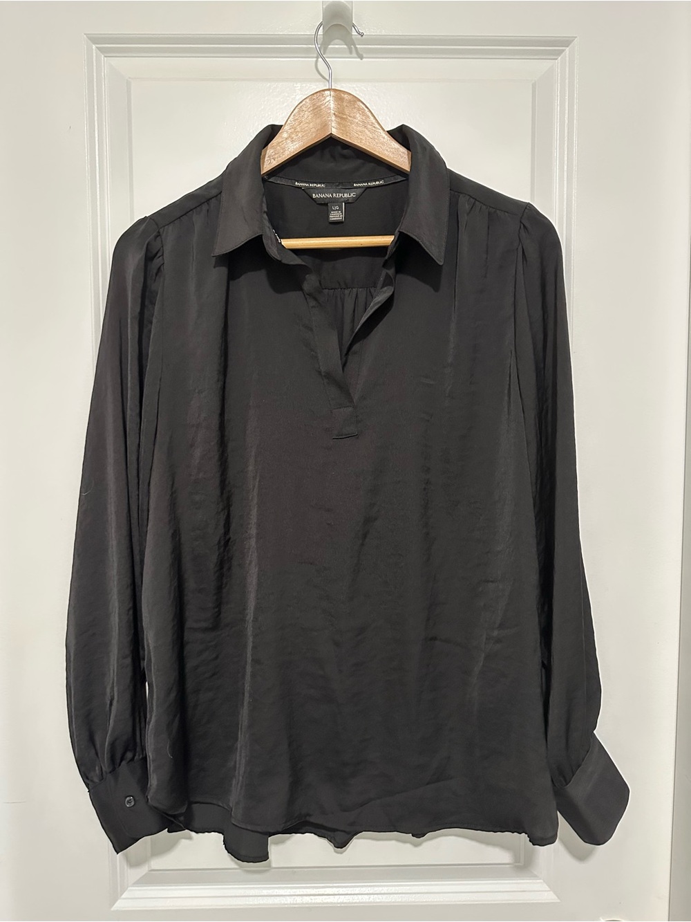 Banana Republic  | Women’s size L  Long Sleeve, Flowy Collared Shirt